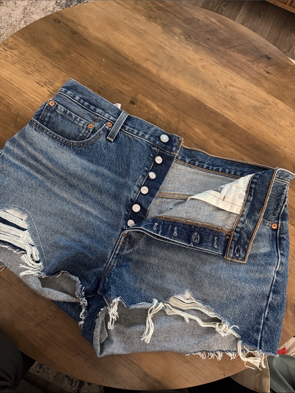 Levi’s Distressed Shorts - Blue